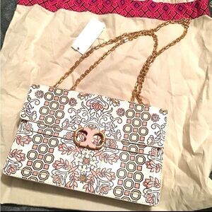 Tory Burch cocktail bag pink in Mint condition-tags and dust bag included